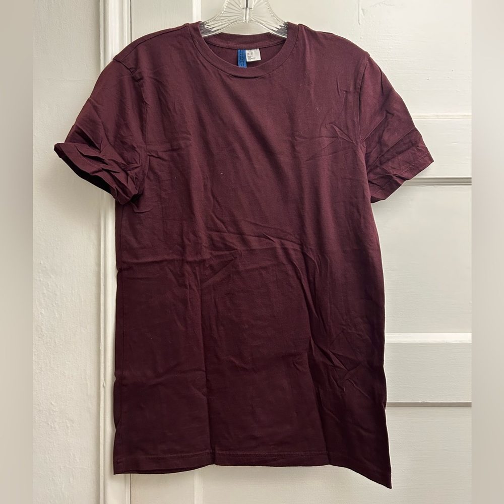 Short sleeve maroon t shirt